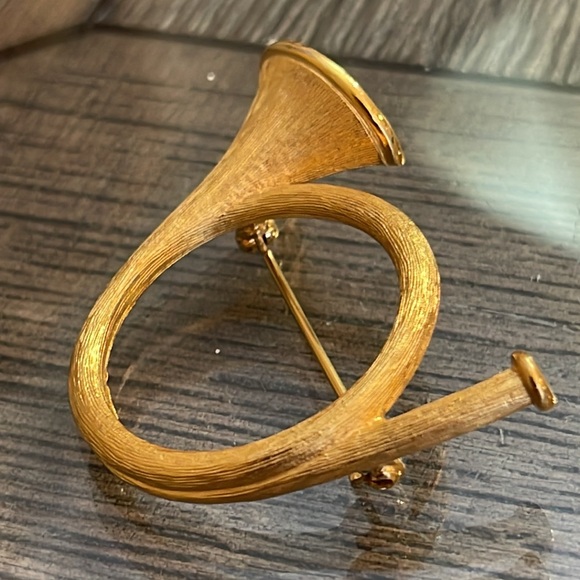 Vintage Napier Goldtone French Horn Pin Musical Instrument - Picture 3 of 16